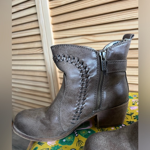 Roxy Tawny buckle styling with braided detail 2 inch Heel Ankle Boots
Size 6.5 - Picture 3 of 10